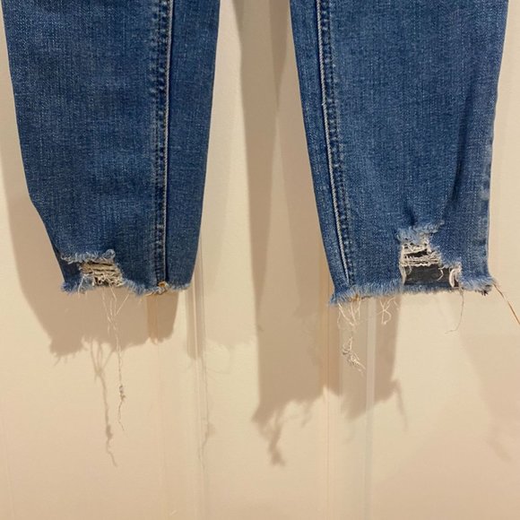 Old Navy Rockstar Super Skinny Ankle Jean - Size 4 - Picture 3 of 8